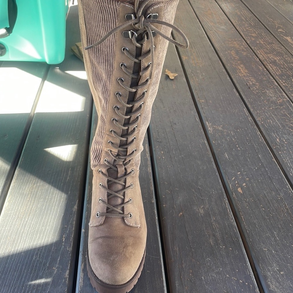 Crown Vintage lace up knee boots